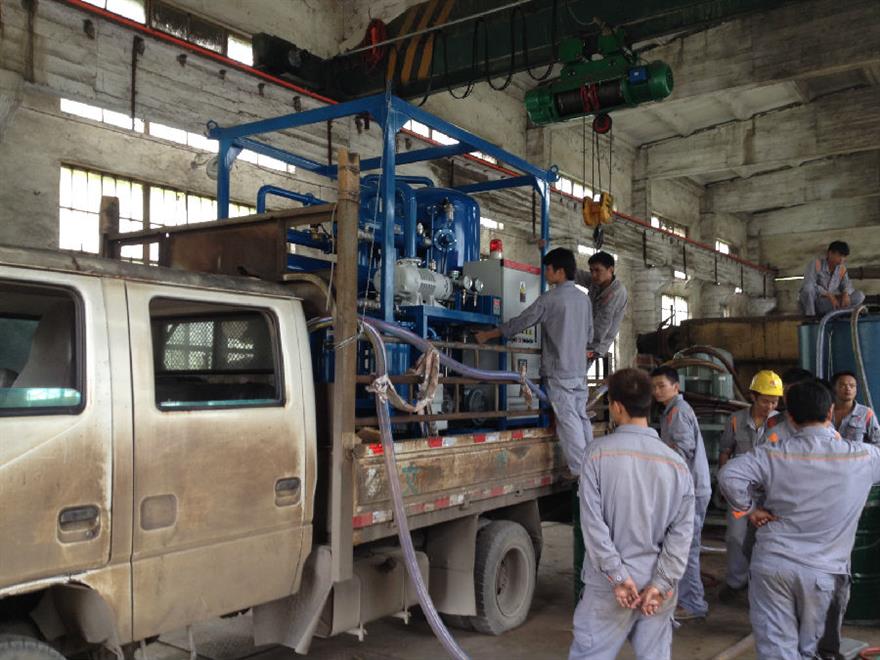 廣西中信大錳變電所使用現(xiàn)場(chǎng)-wps圖片.JPG 雙級(jí)真空濾油機(jī)裝車現(xiàn)場(chǎng)