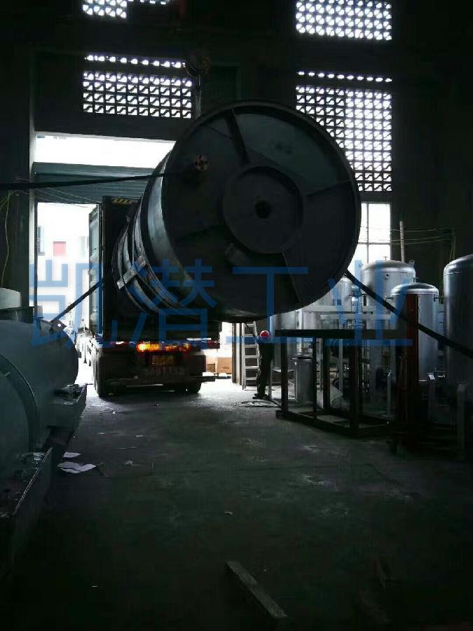 3.jpg 廢油過濾設(shè)備裝箱現(xiàn)場