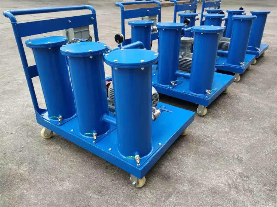 3.jpg 新疆油處理廠4臺(tái)精密濾油機(jī)交貨現(xiàn)場(chǎng)