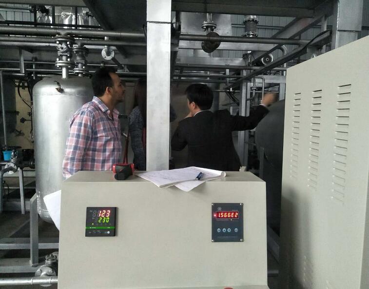 黎巴嫩1.jpg 黎巴嫩客戶來公司考察檢驗廢油過濾蒸餾設(shè)備