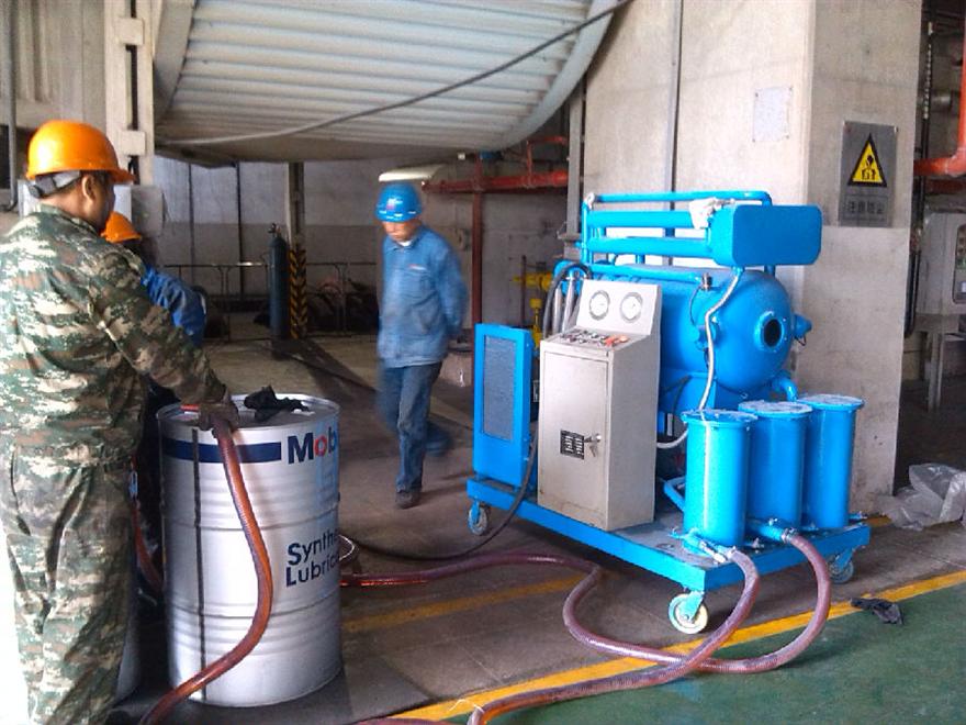 09-潤滑油濾油機使用現(xiàn)場.jpg 潤滑油濾油機使用現(xiàn)場