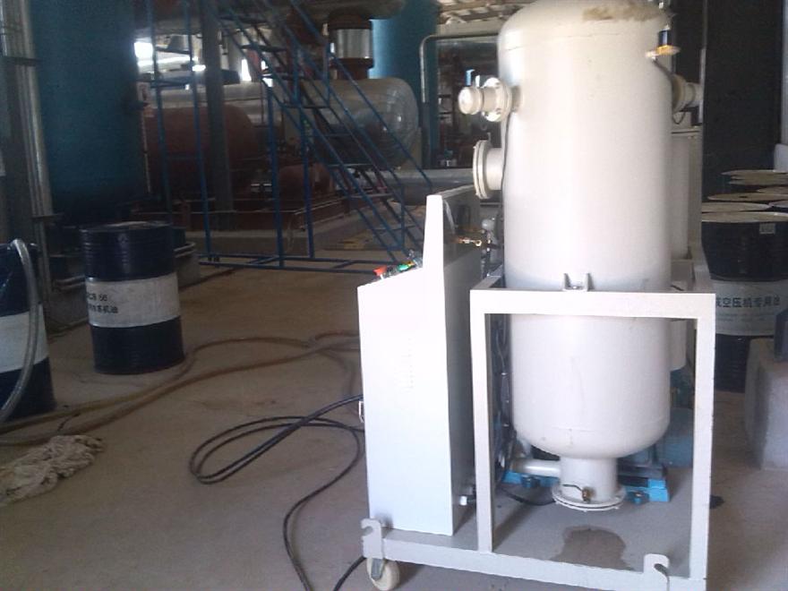 03-使用現(xiàn)場(chǎng).jpg 濾油機(jī)現(xiàn)場(chǎng)使用圖