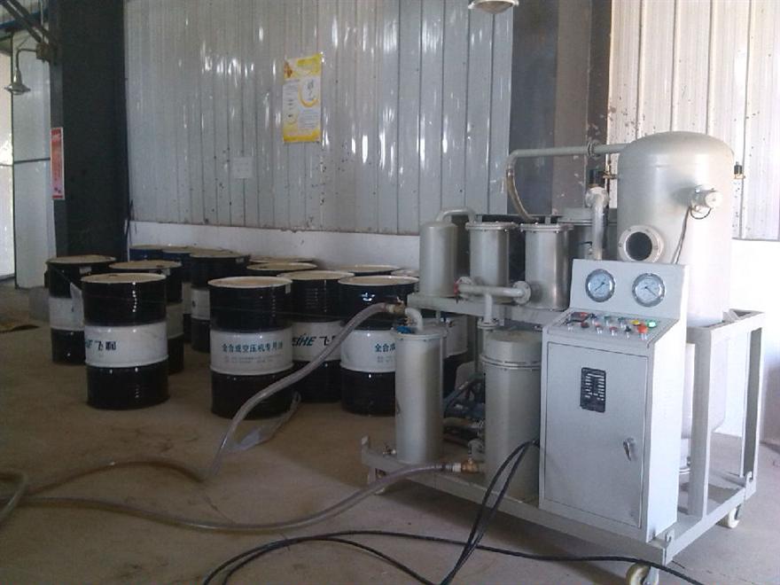 02-使用現(xiàn)場(chǎng).jpg 濾油機(jī)現(xiàn)場(chǎng)使用圖