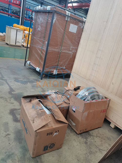 真空濾油機(jī)現(xiàn)場(chǎng) 真空濾油機(jī)現(xiàn)場(chǎng)