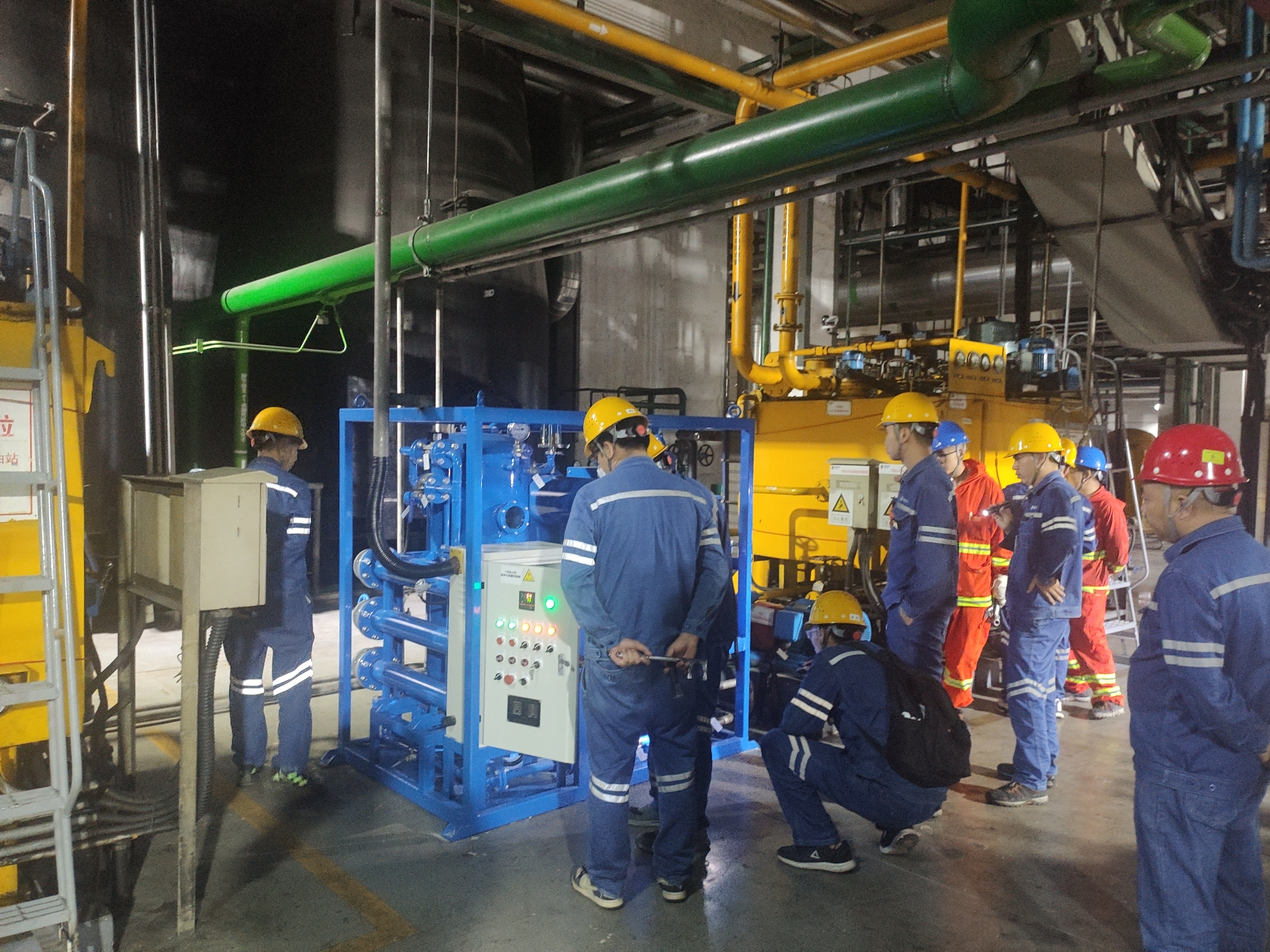 透平油真空聚結(jié)濾油機現(xiàn)場 透平油真空聚結(jié)濾油機現(xiàn)場